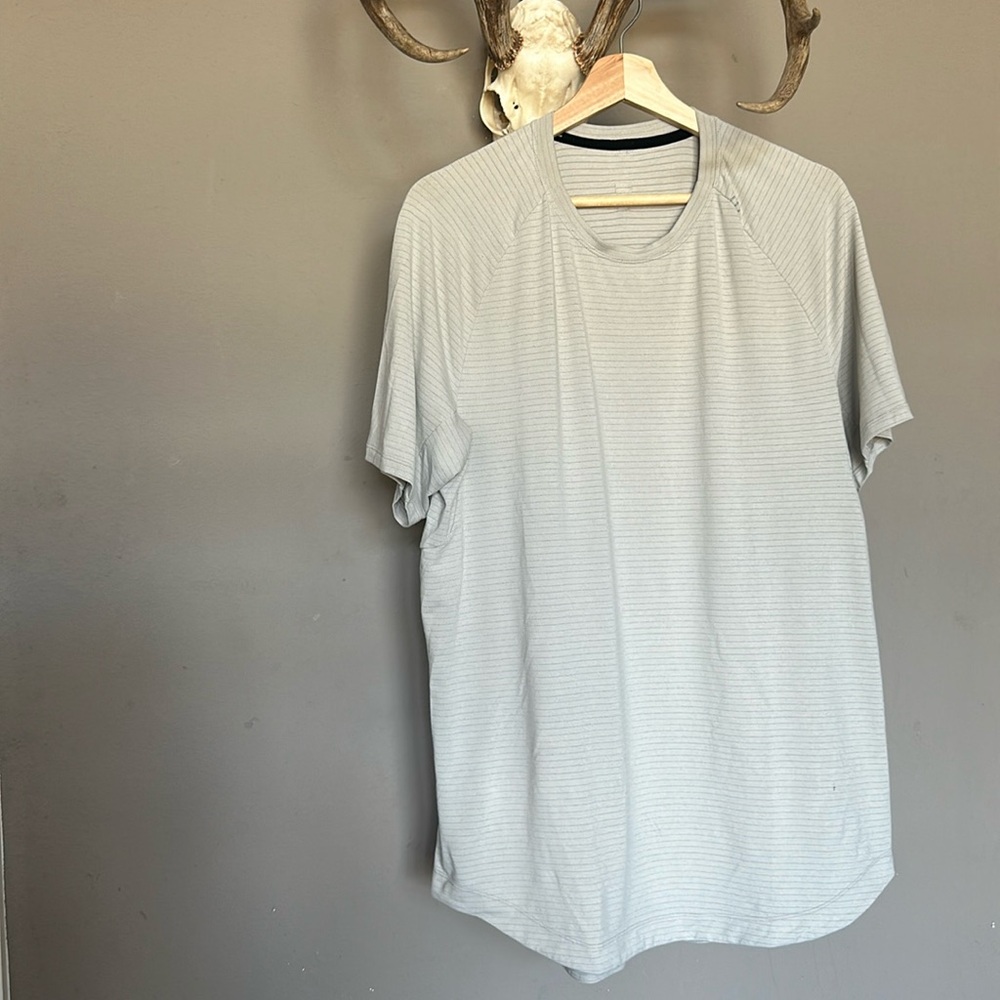 LULULEMON Men’s Tech Shirt